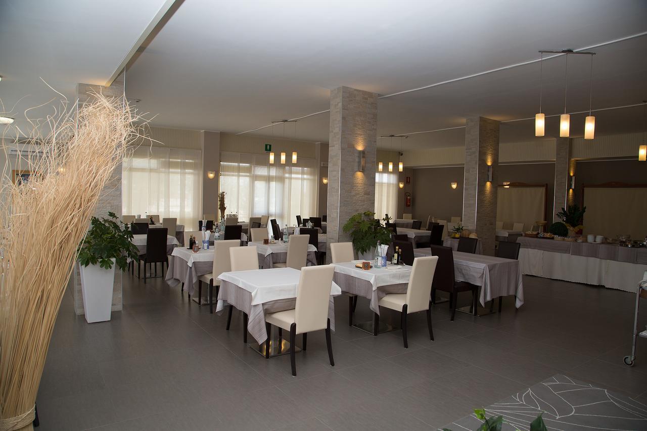 Hotel Umberto Rosolina Mare Exterior photo
